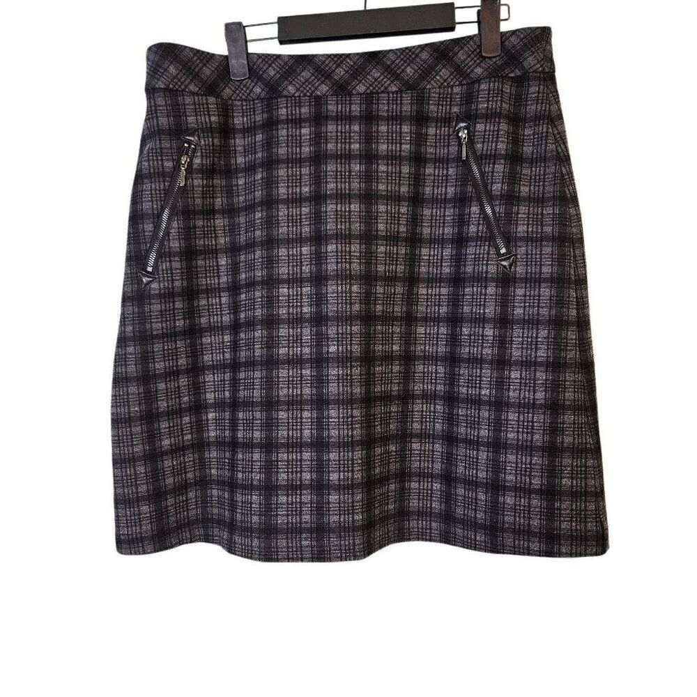 Charlie B skirt, black & Gray. Size L.
